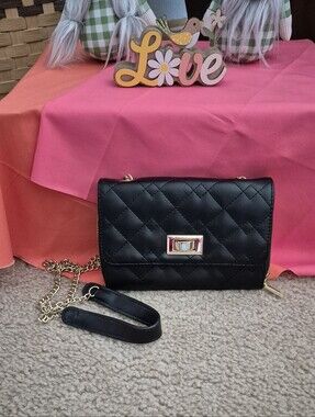 Black Quilted Crossbody Bag with Gold Chain. GREAT USED CONDITION